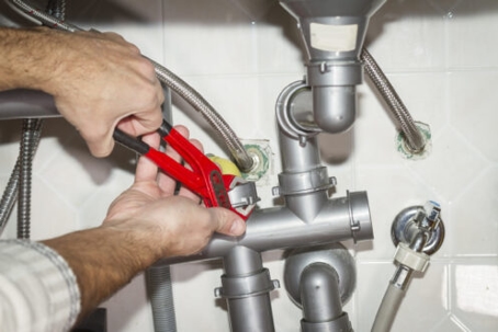 Plumbing fixes pipes